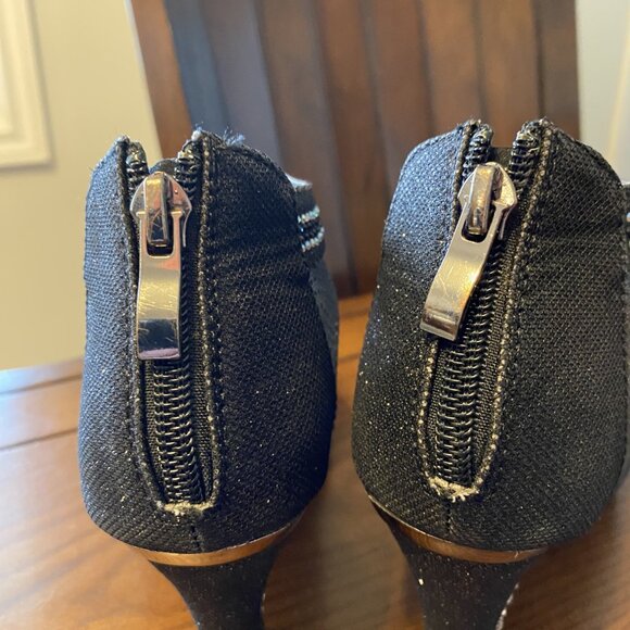 Shoes - Picture 4 of 4